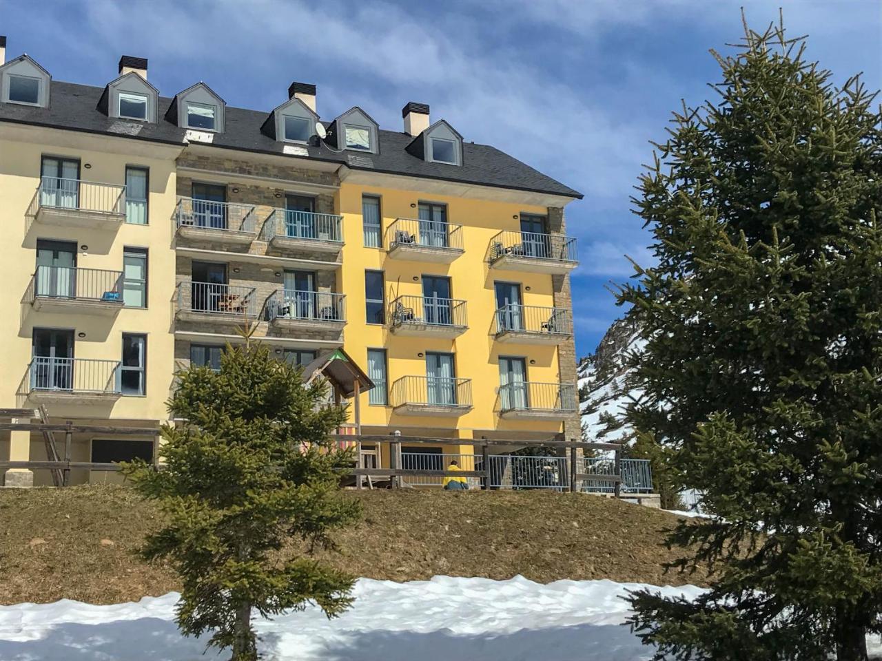Apartamentos Lorien Candanchú Екстериор снимка